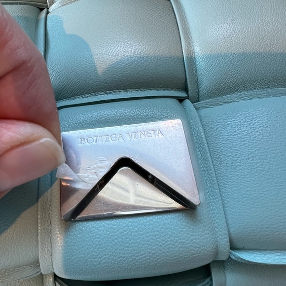 Authentic never been worn Bottega Veneta cassette bag with chain. Gorgeous color - Picture 5 of 5